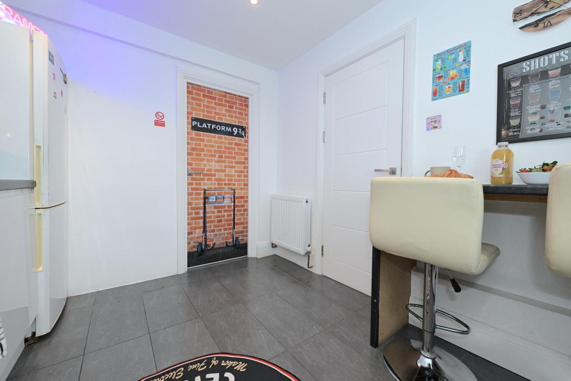 Superb 4 Bedroom Flat In The Heart Of Camden Town Лондон Екстер'єр фото