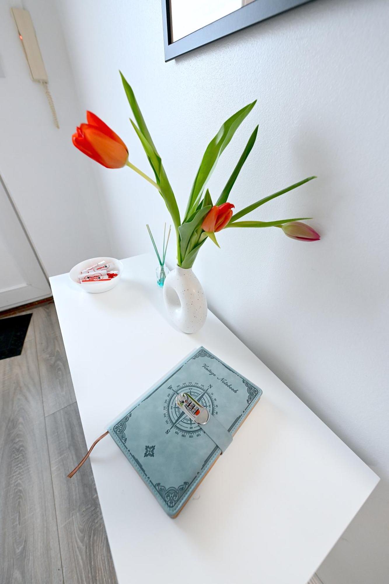 Superb 4 Bedroom Flat In The Heart Of Camden Town Лондон Екстер'єр фото