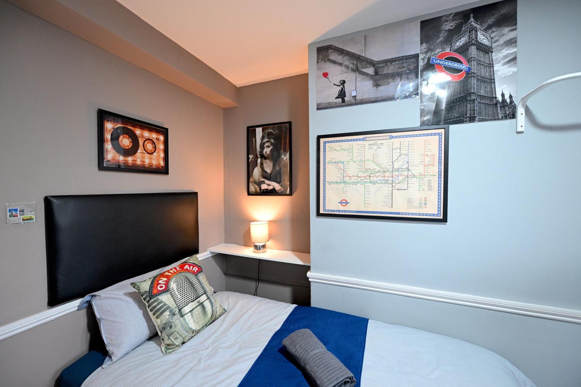 Superb 4 Bedroom Flat In The Heart Of Camden Town Лондон Екстер'єр фото