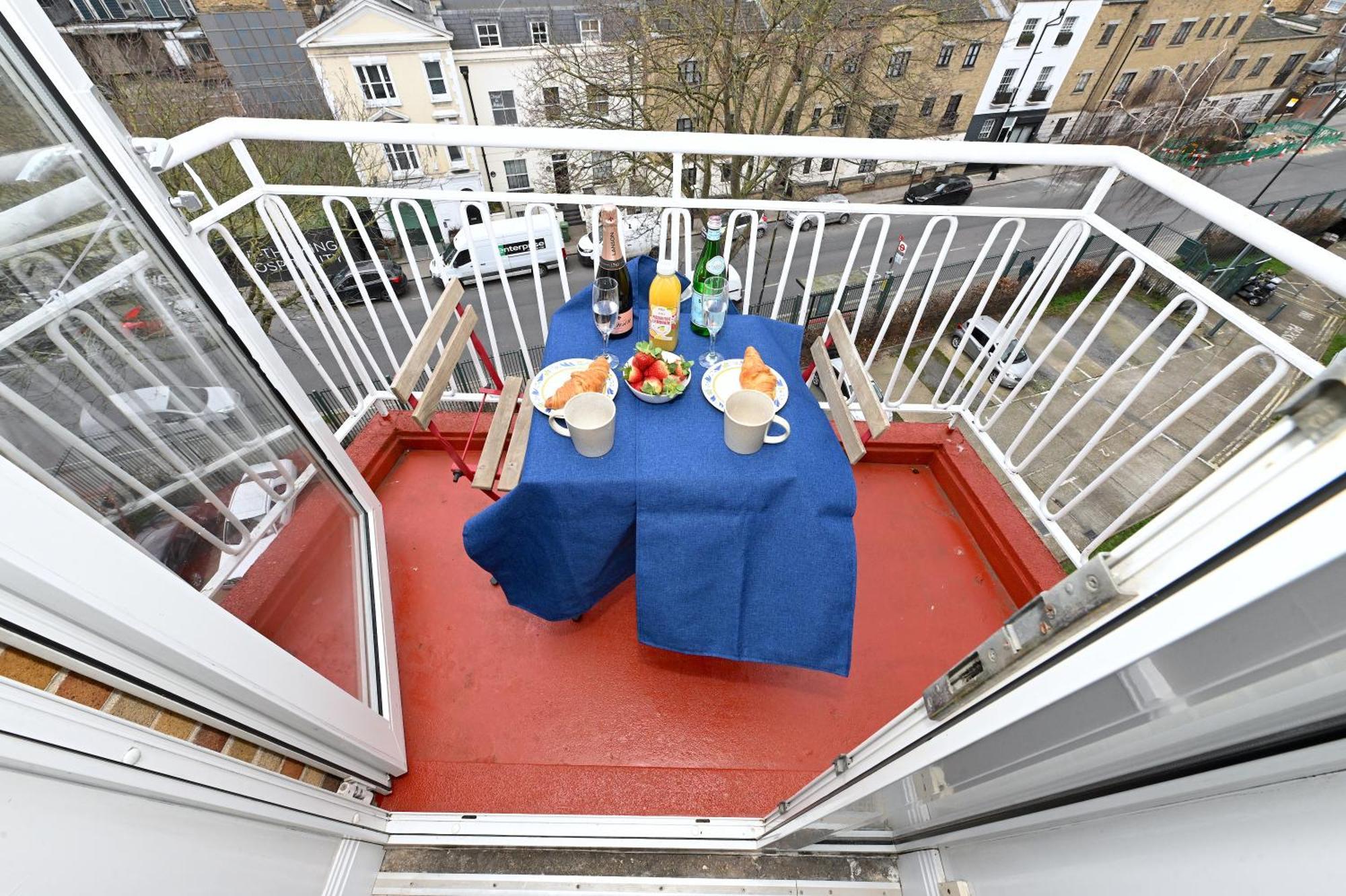 Superb 4 Bedroom Flat In The Heart Of Camden Town Лондон Екстер'єр фото