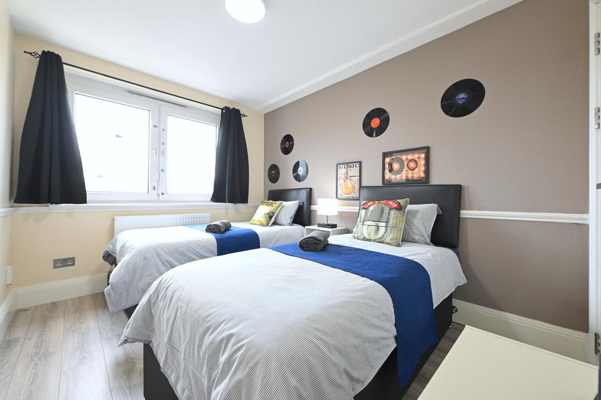 Superb 4 Bedroom Flat In The Heart Of Camden Town Лондон Екстер'єр фото