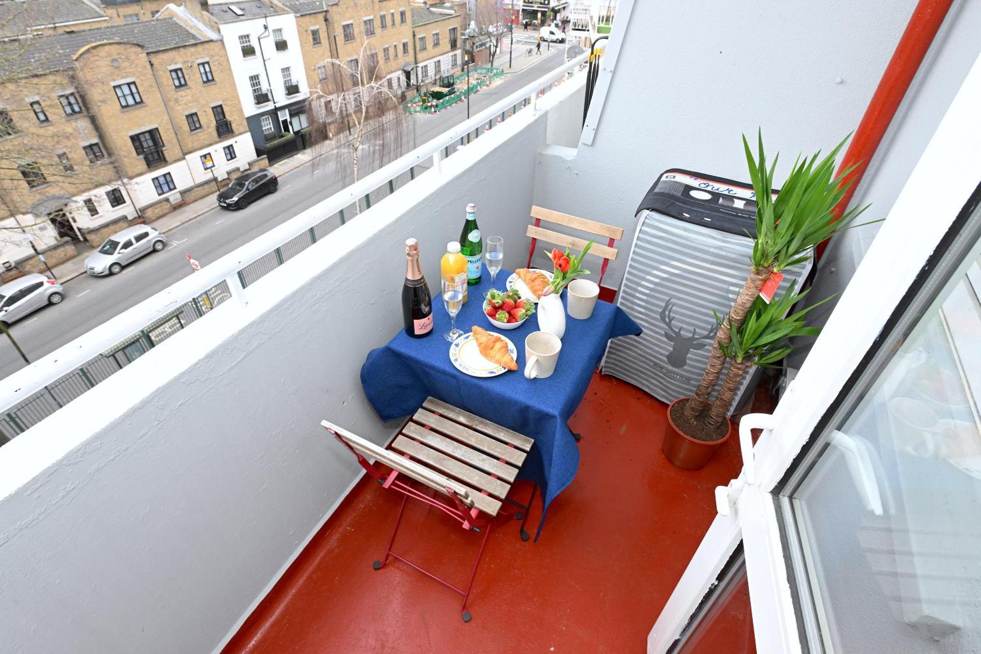 Superb 4 Bedroom Flat In The Heart Of Camden Town Лондон Екстер'єр фото