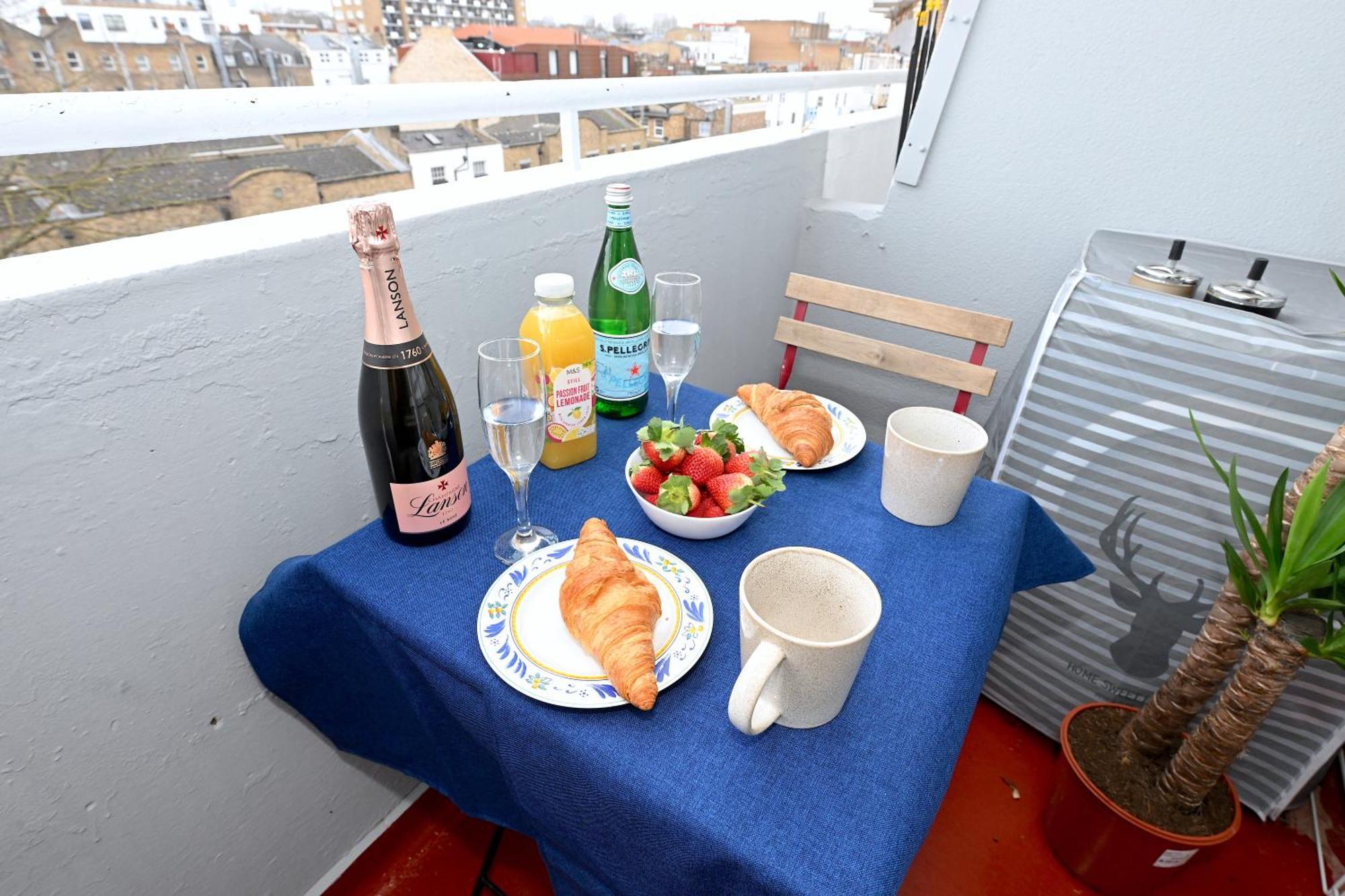 Superb 4 Bedroom Flat In The Heart Of Camden Town Лондон Екстер'єр фото